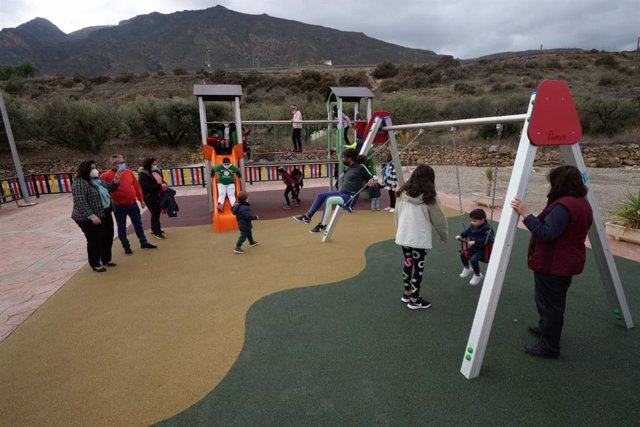 Nuevo parque infantil de Íllar, con fondos de Diputación