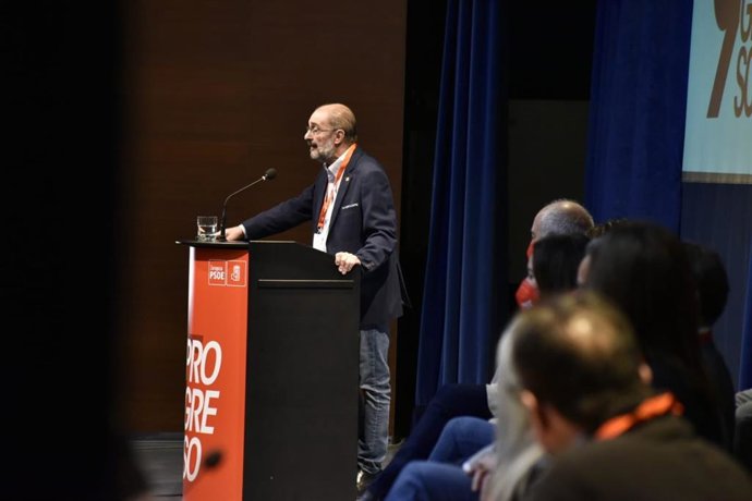 Lambán le pide al nuevo presidente del PP de Aragón que "arrime el hombro y se preste a grandes pactos" en la comunidad.