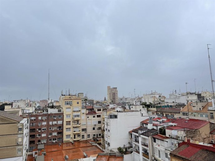 Cel nuvolós i pluja a Valncia
