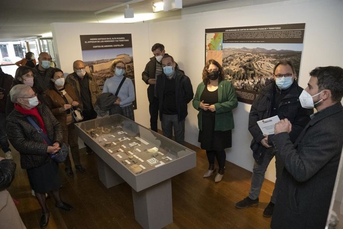 La diputada de Cultura, Ruth Sanz, ha inaugurado en el Museo de Bellas Artes de Castelló la exposición 'El hierro antiguo en el Alto Mijares. El oppidum de los morrones y su territorio'