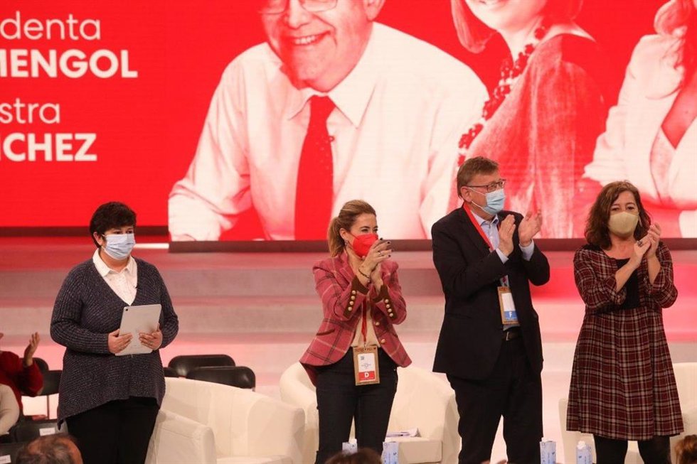 Debate en el Congreso Extraordinario del PSC con el presidente de la Generalitat Valenciana, Ximo Puig; la balear, Francina Armengol, y la ministra Raquel Sánchez.