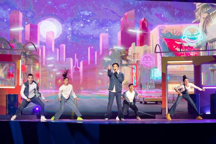 Levi Díaz invita a una gran fiesta en su primer ensayo en París para Eurovisión Junior