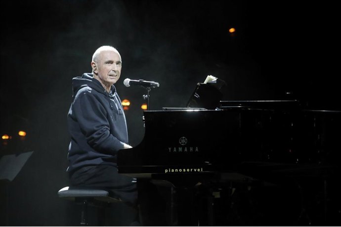 El cantant Lluís Llach, en un concert en el Palau Sant Jordi