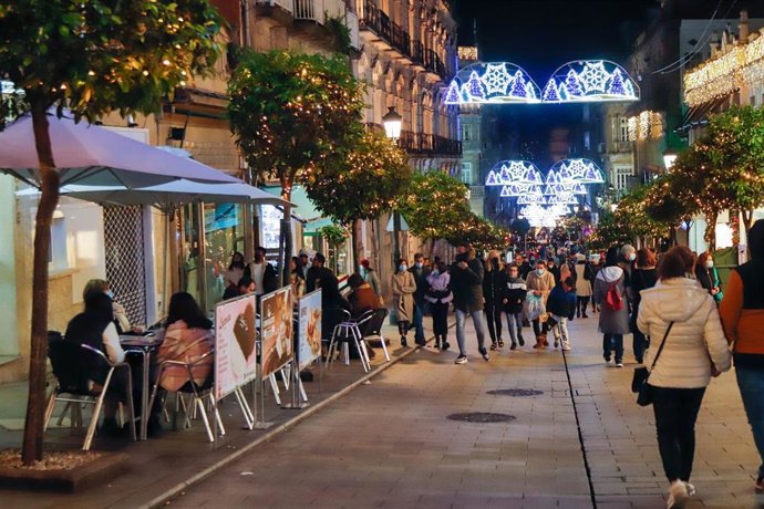 Ambiente en las calles y establecimientos de Vigo, a 27 de noviembre de 2021, en Vigo, Galicia (España). Desde este sábado en Galicia es obligatorio mostrar el certificado de vacunación antes de entrar a locales de hostelería. Además, se limita a ocho p