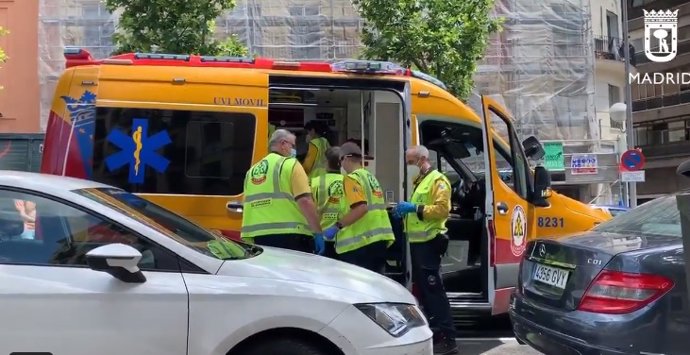 Archivo - Atención de sanitarios del Samur-Protección Civil