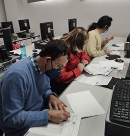 Personas con diversidad funcional intelectual se forman en labores administrativas y limpieza de inmuebles