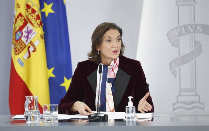 La ministra de Industria, Comercio y Turismo, Reyes Maroto, comparece tras una reunión del Consejo de Ministros