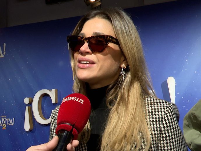 Carla Pereyra en el estreno de 'Canta 2' al que asistió acompañada de sus dos hijas.
