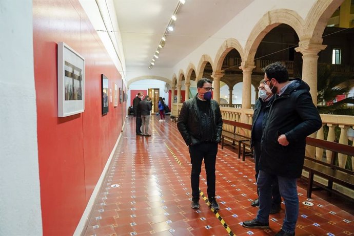 Últimos días de exposición solidaria de Manos Unidas en Escuela de Arte en ayuda a Sudán del Sur