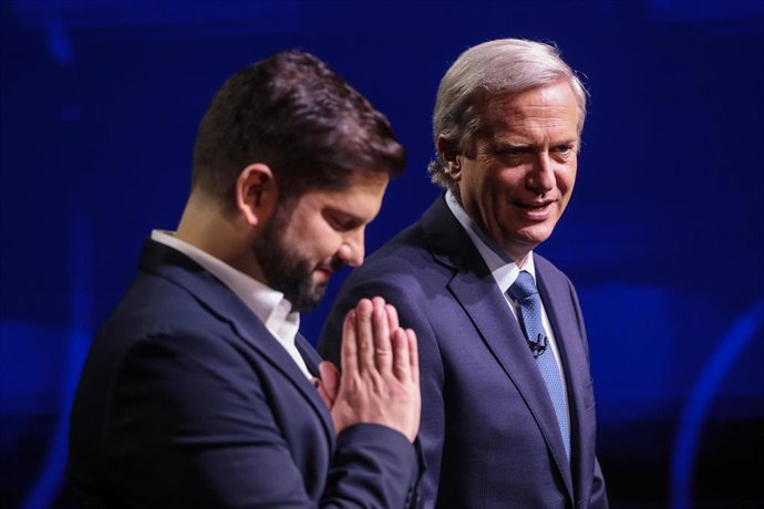 Los candidatos presidenciales chilenos Gabriel Boric y José Antonio Kast