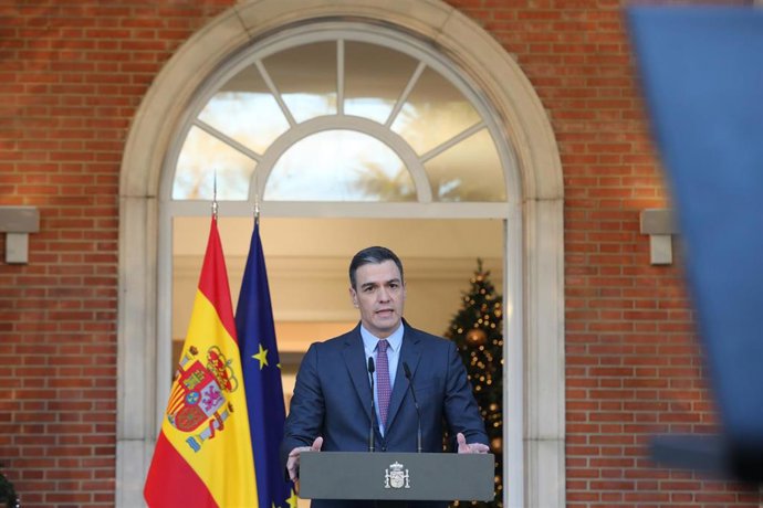 El presidente del Gobierno, Pedro Sánchez, durante una declaración institucional, en el Palacio de la Moncloa, a 17 de diciembre de 2021, en Madrid, (España). Su comparecencia se produce antes de la reunión del Consejo de Ministros y tras conocerse la d
