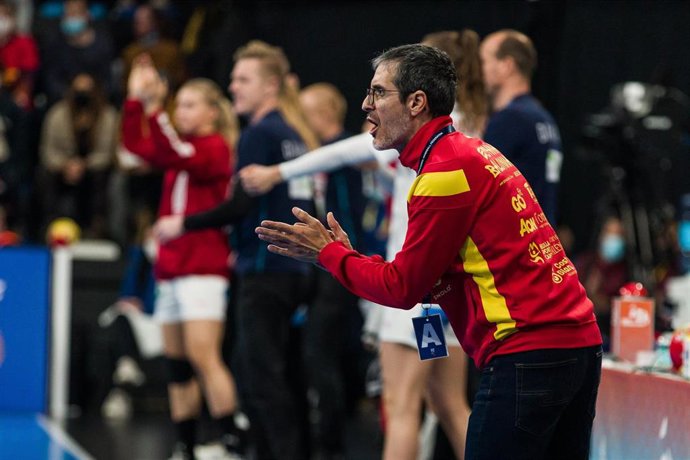 Jose Ignacio Prades, Head coach of Spain, gestures during the 25th IHF Women's World Championship 2021 for 3rd and 4th match between Denmark and Spain at Palau d'Esports de Granollers on December 19, 2021 in Granollers, Barcelona, Spain.