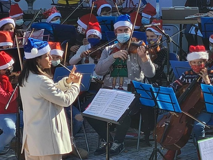 Alumnos del Conservatorio y de la Escuela de Música Maestro Cebrián celebran un concierto.