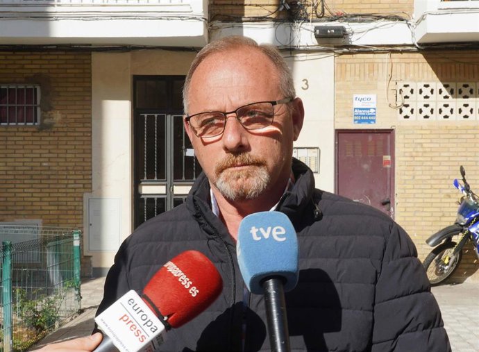 Archivo - Rueda de prensa del  padre de Marta del Castillo, Antonio del Castillo, en la puerta de su domicilio     