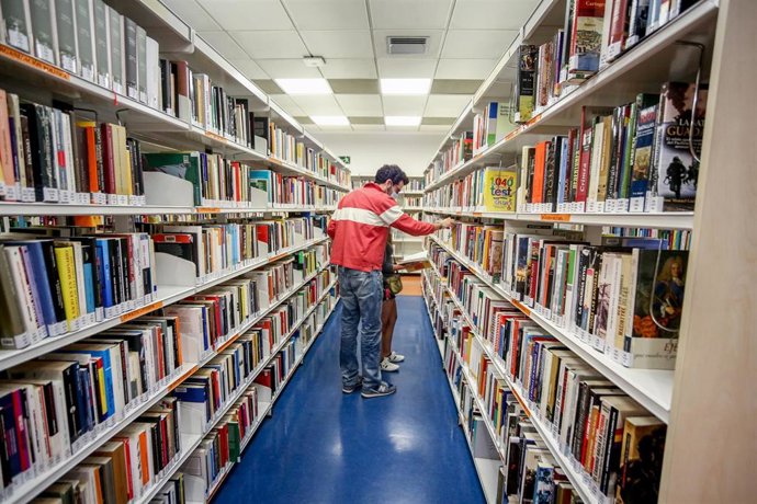 Archivo - Imagen de archivo de una biblioteca