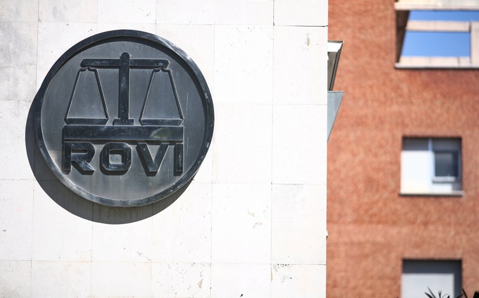 Logo de los Laboratorios Farmacéuticos Rovi en sus oficinas