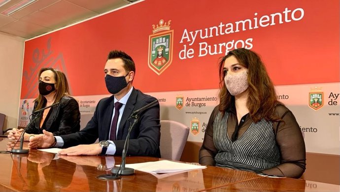 La presidenta del IMC, Rosario Pérez, el alcalde de Burgos, Daniel de la Rosa, y la concejal de Igualdad, Estrella Paredes.