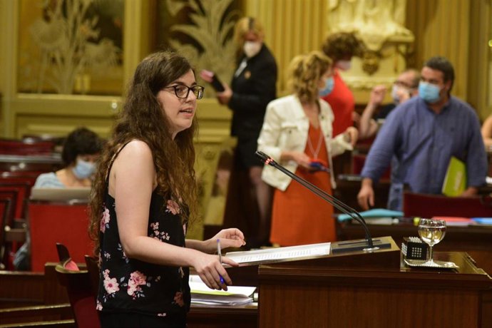Archivo - La portavoz adjunta y diputada de Unidas Podemos,  Esperana Sans.