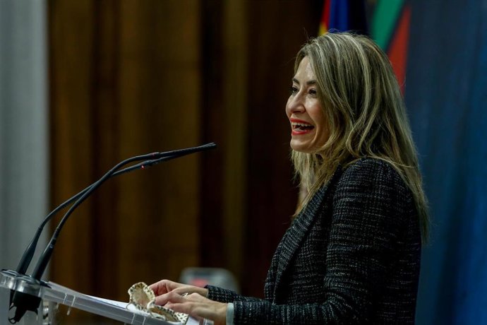 La ministra de Transportes, Movilidad y Agenda Urbana, Raquel  Sánchez, interviene durante el acto de entrega de los premios Salvamento Marítimo ODS 14, por unos mares limpios, a 16 de diciembre de 2021, en Madrid (España). Se trata de la 5 edición d