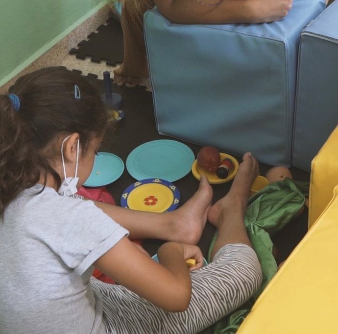 Una menor en el centro de Naüm.