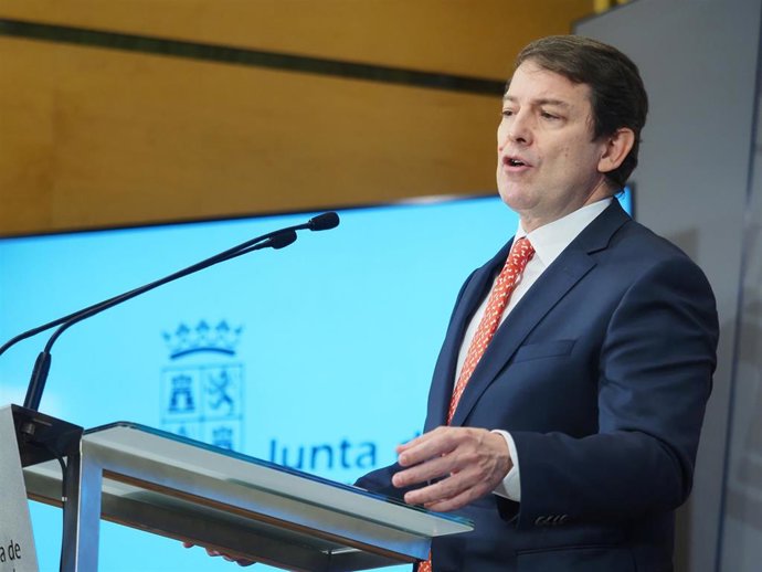 El presidente de la Junta de Castilla y León, Alfonso Fernández Mañueco, en una rueda de prensa el mismo día en que ha disuelto las Cortes y ha anunciado elecciones en la Junta de Castilla y León.