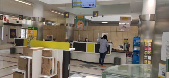 Archivo - Málaga.- Finaliza el 30 de julio el plazo para realizar los trámites del Imserso en las oficinas de Correos