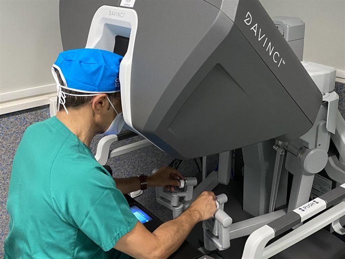 Archivo - Robot Da Vinci usado en hospitales del Sergas en Galicia.
