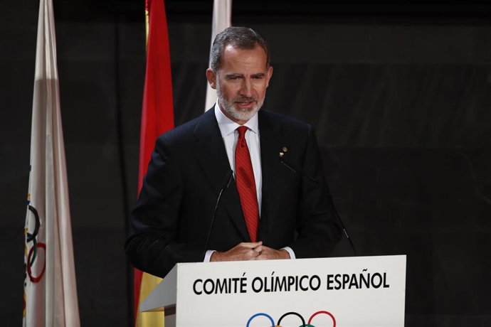 El rey Felipe VI interviene durante la XVI gala del Comité Olímpico Español (COE), a 15 de diciembre de 2021, en Madrid (España). 