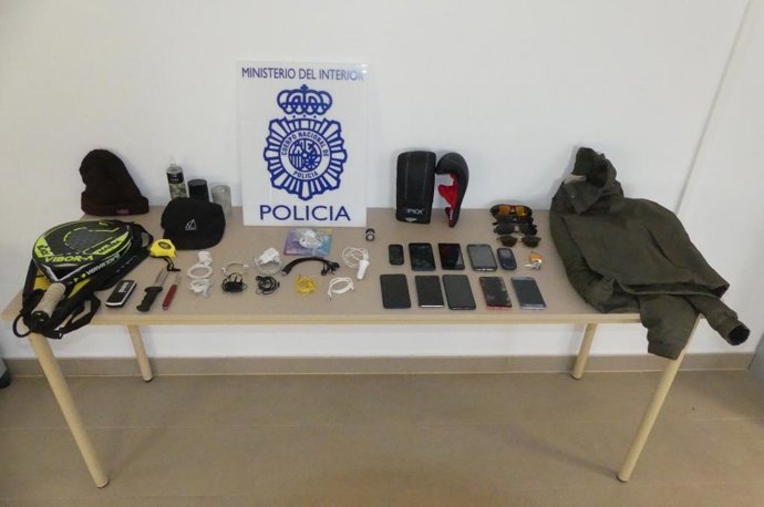 Efectos recuperados de los robos en vehículos en Hellín.