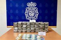 Detenido un prófugo en Algeciras (Cádiz) que conducía de forma temeraria con 39 kilos de hachís