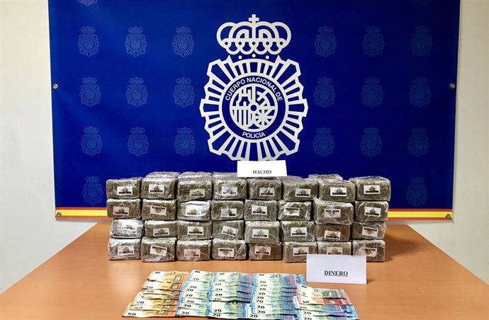 Droga y dinero intervenidos en Algeciras.
