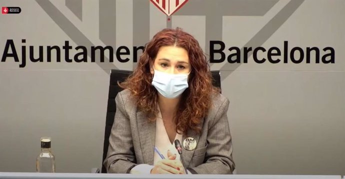 Archivo - Arxiu - La tinent d'alcalde de Justícia Global de Barcelona, Laura Pérez, en una roda de premsa