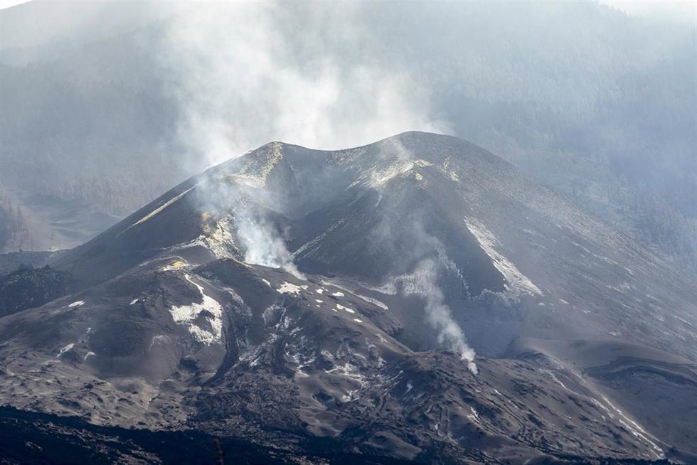 Una de las bocas eruptivas del volcán de Cumbre Vieja, a 17 de diciembre de 2021, en La Palma, Canarias (España). Según el último informe de la Dirección de Seguridad Nacional (DSN), el proceso eruptivo sigue sin mostrar signos observables de actividad.