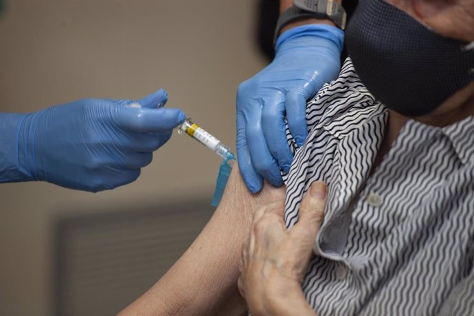 Archivo - Campaña de vacunación contra la gripe