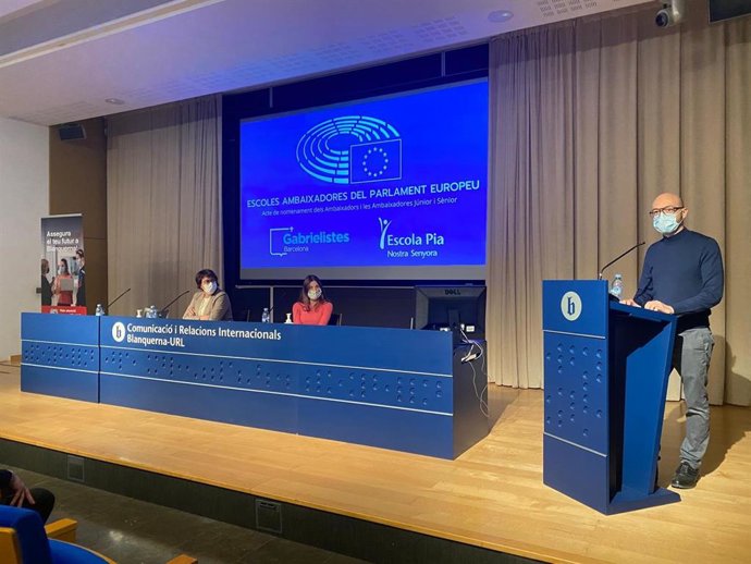 La europarlamentaria Diana Riba preside el acto conmemorativo de las escuelas embajadoras del Parlamento Europeo