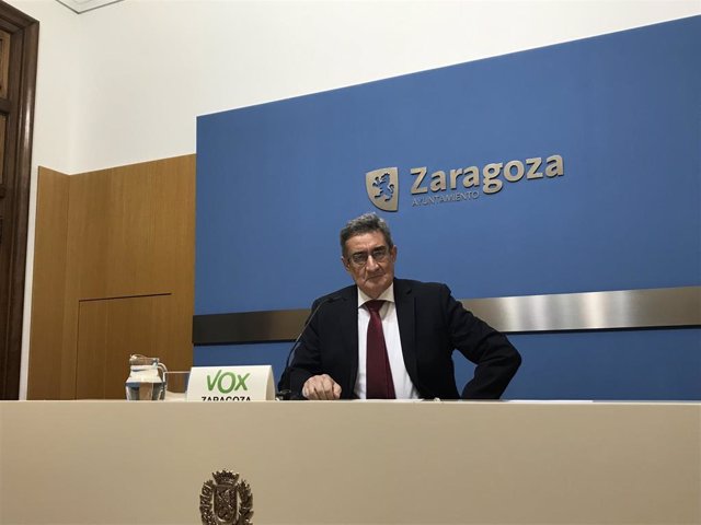 El portavoz del grupo municipal de VOX  en el Ayuntamiento de Zaragoza, Julio Calvo
