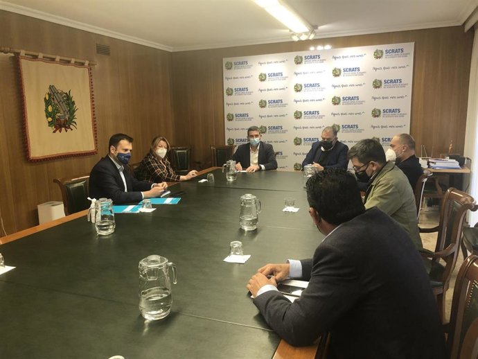 Reunión del consejero de Agua, Agricultura, Ganadería, Pesca y Medio Ambiente, Antonio Luengo, con responsables del Sindicato Central de Regantes del Acueducto Tajo-Segura y de la Diputación de Alicante