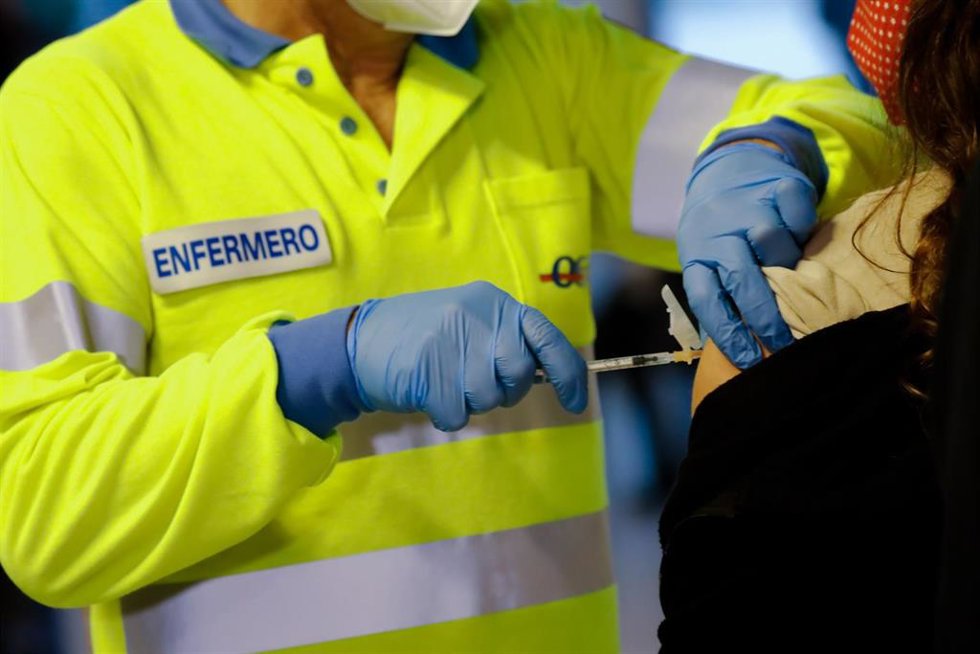 Comienza el proceso de vacunación frente a la covid-19 a menores de entre 8 y 11 años en el palacio de los deportes de Murcia.