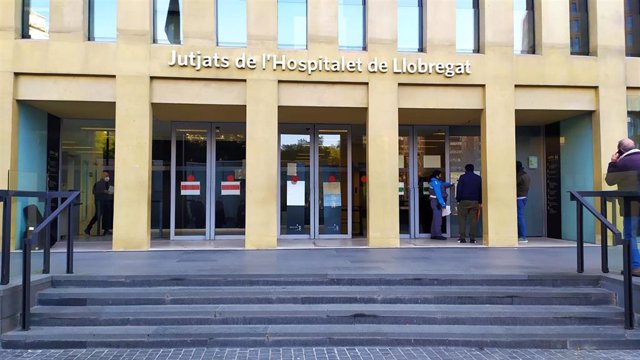 Entrada de los Juzgados de L'Hospitalet de Llobregat (Barcelona).