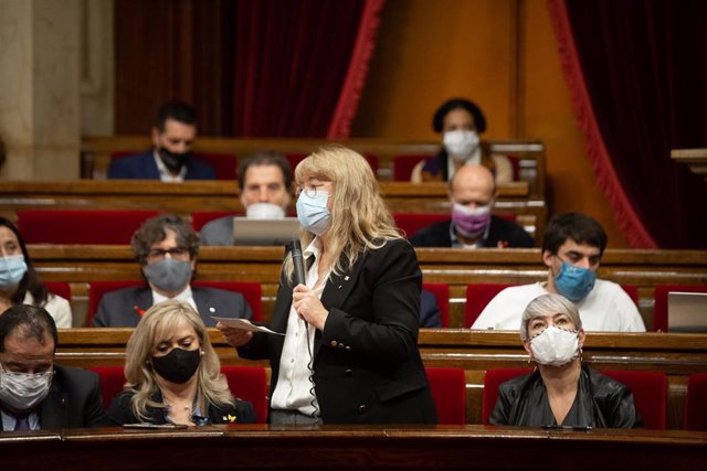 La consellera de Cultura, Natàlia Garriga, en una segunda sesión del Pleno del Parlament de Catalunya, a 1 de diciembre de 2021, en Barcelona, Cataluña (España).