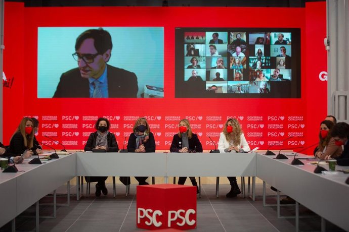 Salvador Illa interviene por videoconferencia en la ejecutiva del PSC, con Alícia Romero, Núria Marín, Lluisa Moret y Elia Tortolero. 