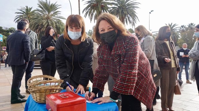La secretaria general del PP de Málaga, Patricia Navarro, y la vicesecretaria de Acción Sectorial y Participación, Ruth Sarabia.