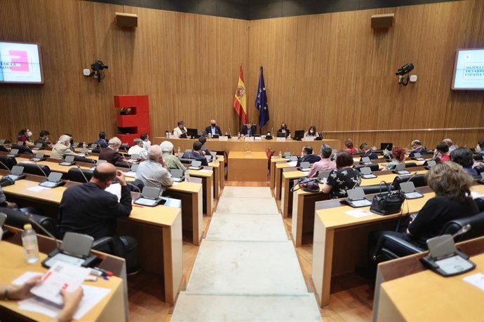 Archivo - El diputado de Teruel Existe, Tomas Guitarte (c), interviene en la presentación de su propuesta de Modelo de Desarrollo realizada junto a la Coordinadora de la España Vaciada, a 25 de mayo de 2021, en el Congreso de los Diputados, Madrid, (Esp