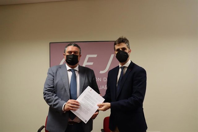 Entrega de la ayuda a la CEJ.