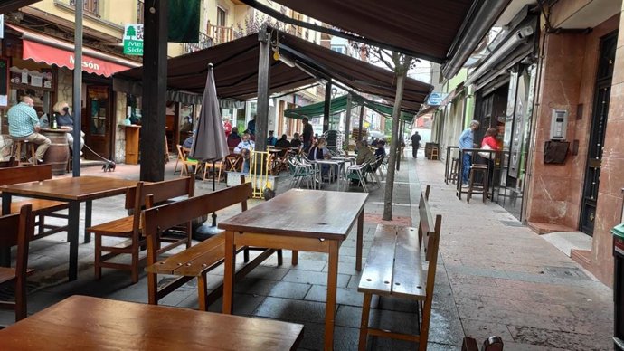 Archivo - Terraza en Arriondas (Parres)