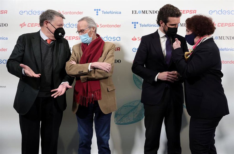 Los exministros de Asuntos Exteriores Josep Piqué y Ana Palacio con el presidente del PP, Pablo Casado en el ciclo 'Europa verde y digital', organizado por El Mundo en el Westin Palace de Madrid, a 20 de diciembre de 2021, en Madrid (España).