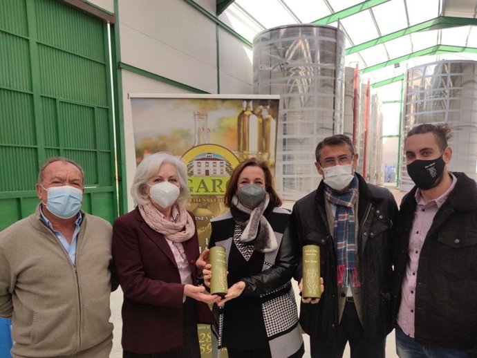 La viceconsejera de Agricultura, Ganadería, Pesca y Desarrollo Sostenible, Ana María Corredera, en la inauguración de las instalaciones de la almazara Aceituna Verde de Campillos