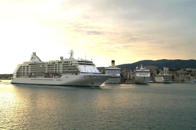 Archivo - Cruceros en el puerto de Palma