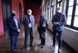 Los directores generales de Política Lingüística y Cultura del Gobierno de Aragón, José Ignacio López Susín y Víctor Lucea, la vicerrectora de la UZ Yolanda Polo y el director cátedra Johan Ferrández d'Heredia, José Domingo Dueñas.