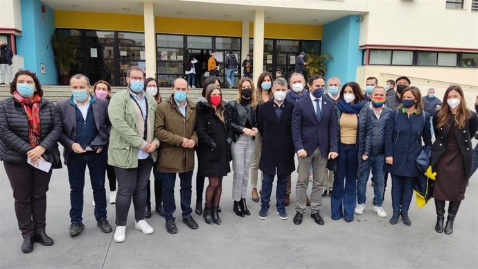 Los socislistas Daniel Perez y Angeles Ferriz junto a Pepe Ortiz en Torremolinos